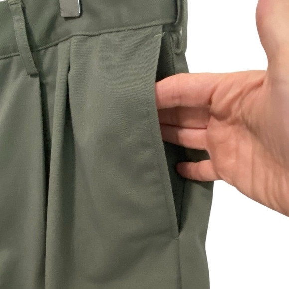 LAND’S END - SIZE 40 - KHAKI GREEN - TRADITIONAL FIT  - FRONT PLEATS - B9 - Picture 4 of 10
